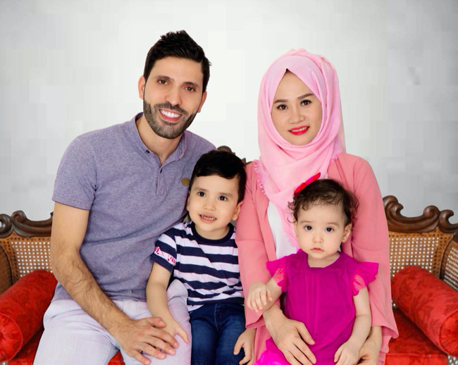 Những chuyện tình đáng ngưỡng mộ của mẹ đơn thân: Người lấy chồng kém tuổi tại Dubai, người gả lần 2 vào gia đình khủng - Ảnh 2.