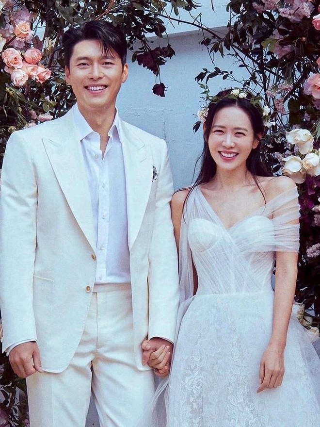 Hyun Bin vô tình hé lộ vị trí của Son Ye Jin trong lòng qua hành động nhỏ tại 2 sự kiện - Ảnh 3.