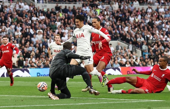 Trọng tài “mắc lỗi con người nghiêm trọng”, Liverpool trắng tay tại Tottenham - Ảnh 3.