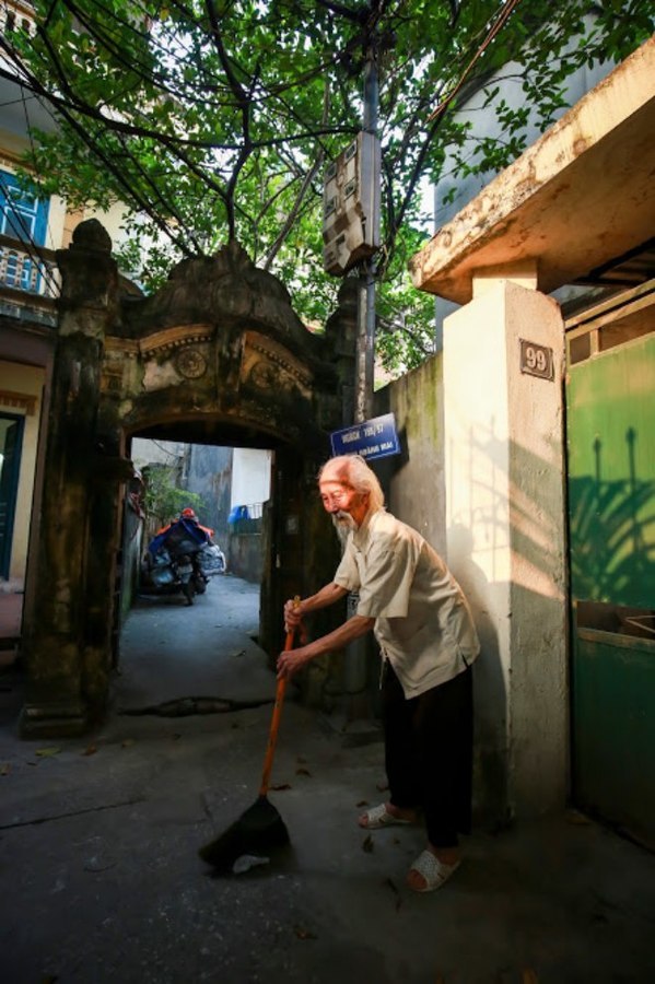 “Ông nội khắc khổ nhất” màn ảnh Việt: Đời thực viên mãn, tuổi U90 sống bình yên bên vợ kém 14 tuổi - Ảnh 3.