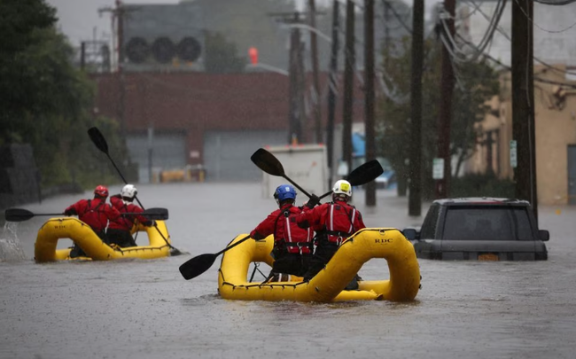 Mưa lớn gây lũ lụt ở New York sẽ là điều bình thường mới” do biến đổi khí hậu  - Ảnh 1.