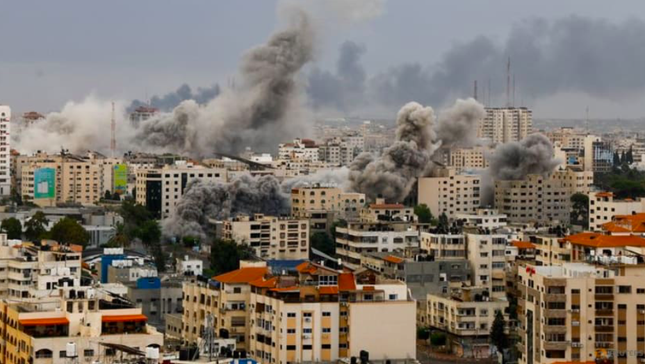 Israel chuyển sang thế trận chiến tranh, Hamas dọa giết con tin - Ảnh 1. Israel chuyển sang thế trận chiến tranh, Hamas dọa giết con tin - Ảnh 1.