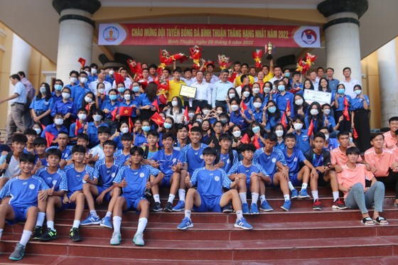 Xác minh nội dung đơn tố cáo “cắt xén” tiền thưởng của đội bóng đá Bình Thuận