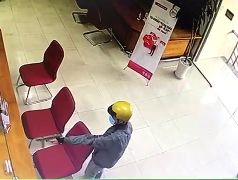 Khởi tố kẻ cướp ngân hàng ở Tiền Giang - Ảnh 2.