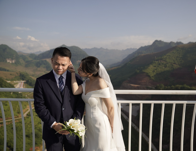 Chuyện tình của cô dâu siêu ngầu và anh lớp trưởng cùng bàn, đám cưới phải chất mới chịu - Ảnh 3. Chuyện tình của cô dâu siêu ngầu và anh lớp trưởng cùng bàn, đám cưới phải chất mới chịu - Ảnh 3.