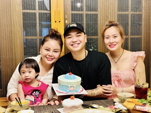 Nam diễn viên say mê mẹ đơn thân 2 con, hơn 8 tuổi - Ảnh 4. Nam diễn viên say mê mẹ đơn thân 2 con, hơn 8 tuổi - Ảnh 4.