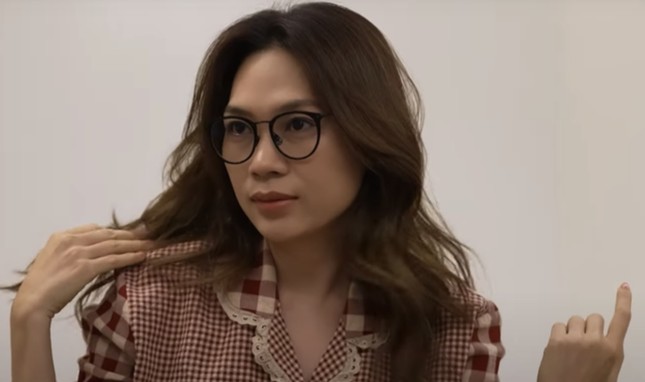 Mỹ Tâm mặc đồ ngủ trên sóng truyền hình