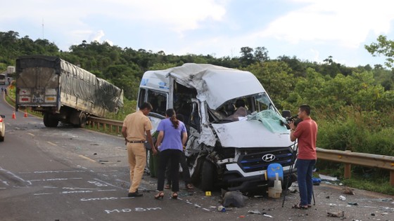 Vụ tai nạn khiến 13 người thương vong: Tạm giữ hình sự tài xế xe tải - Ảnh 1.