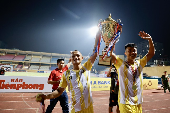 Với Đông Á Thanh Hóa, đây mới là chiếc Siêu cúp đầu tiên - Ảnh 7. Với Đông Á Thanh Hóa, đây mới là chiếc Siêu cúp đầu tiên - Ảnh 7.