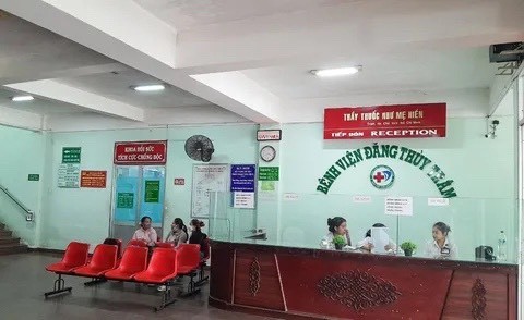 Hơn 120 y, bác sĩ Bệnh viện Đặng Thuỳ Trâm không được hưởng hỗ trợ phụ cấp nghề - Ảnh 1. Hơn 120 y, bác sĩ Bệnh viện Đặng Thuỳ Trâm không được hưởng hỗ trợ phụ cấp nghề - Ảnh 1.
