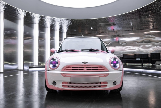 Đoàn Di Băng cho độ MINI Cooper theo phong cách độc lạ tặng con gái: Đèn kiểu Porsche, ghế phụ có màn hình lớn - Ảnh 2.