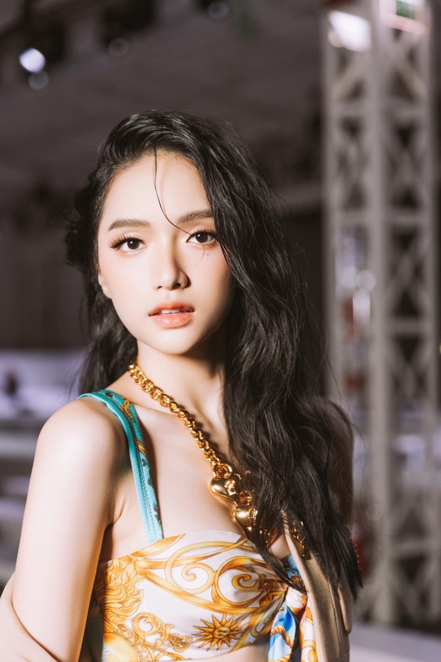 Hương Giang bị đào lại ảnh cũ từ hơn 10 năm trước, nhan sắc hiện tại khác biệt cỡ nào? - Ảnh 6. Hương Giang bị đào lại ảnh cũ từ hơn 10 năm trước, nhan sắc hiện tại khác biệt cỡ nào? - Ảnh 6.