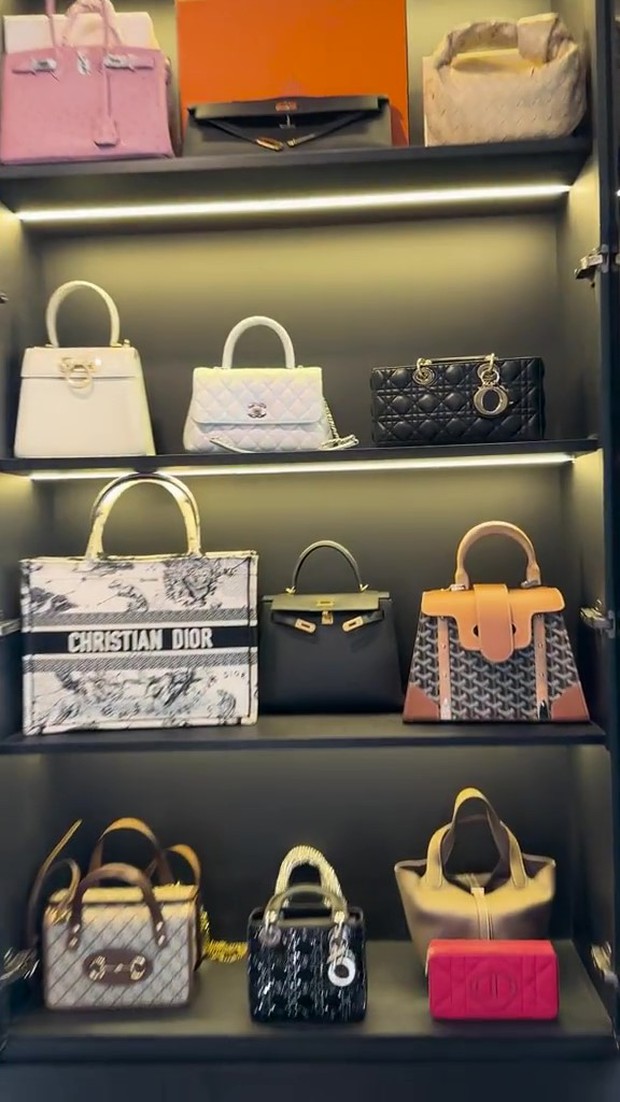 BTV Kinh tế chỉ cách mua túi hiệu, “vô tình” flex cả dàn túi nghìn đô và không gian nhà sang trọng - Ảnh 3. BTV Kinh tế chỉ cách mua túi hiệu, “vô tình” flex cả dàn túi nghìn đô và không gian nhà sang trọng - Ảnh 3.