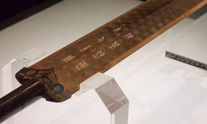 Vì sao thanh kiếm hơn 2.400 năm vẫn sắc bén, vừa chạm vào liền đứt tay? - Ảnh 3.