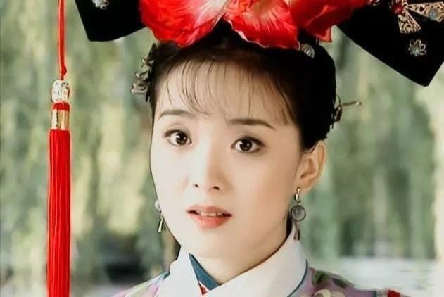 Mỹ nhân đẹp nhất “Hoàn Châu cách cách” U50 vẫn trẻ khó tin: Bỏ nghề làm dâu hào môn rồi bị chồng con coi thường - Ảnh 1. Mỹ nhân đẹp nhất “Hoàn Châu cách cách” U50 vẫn trẻ khó tin: Bỏ nghề làm dâu hào môn rồi bị chồng con coi thường - Ảnh 1.