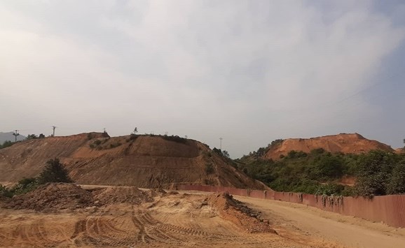 Gần 100 cán bộ, cảnh sát của Bộ Công an phong toả một mỏ đất hiếm tại Yên Bái - Ảnh 1.