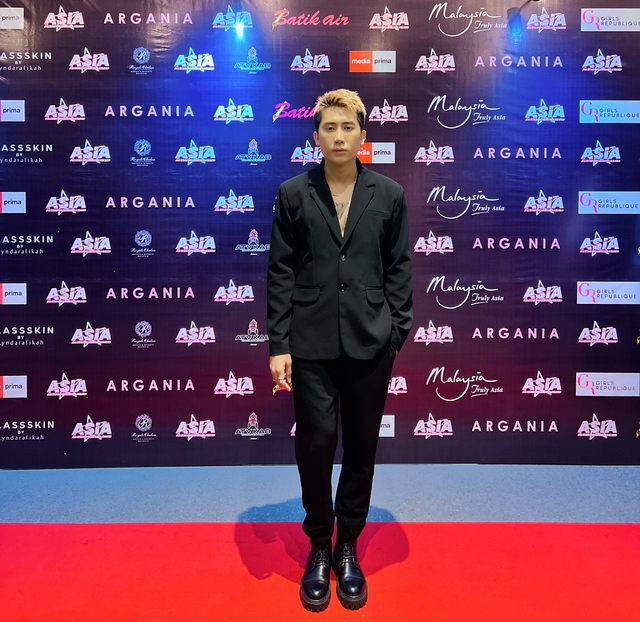 TikToker Vương Khánh nhận giải thưởng về sáng tạo nội dung tại Asia Influencers Awards - Ảnh 1.