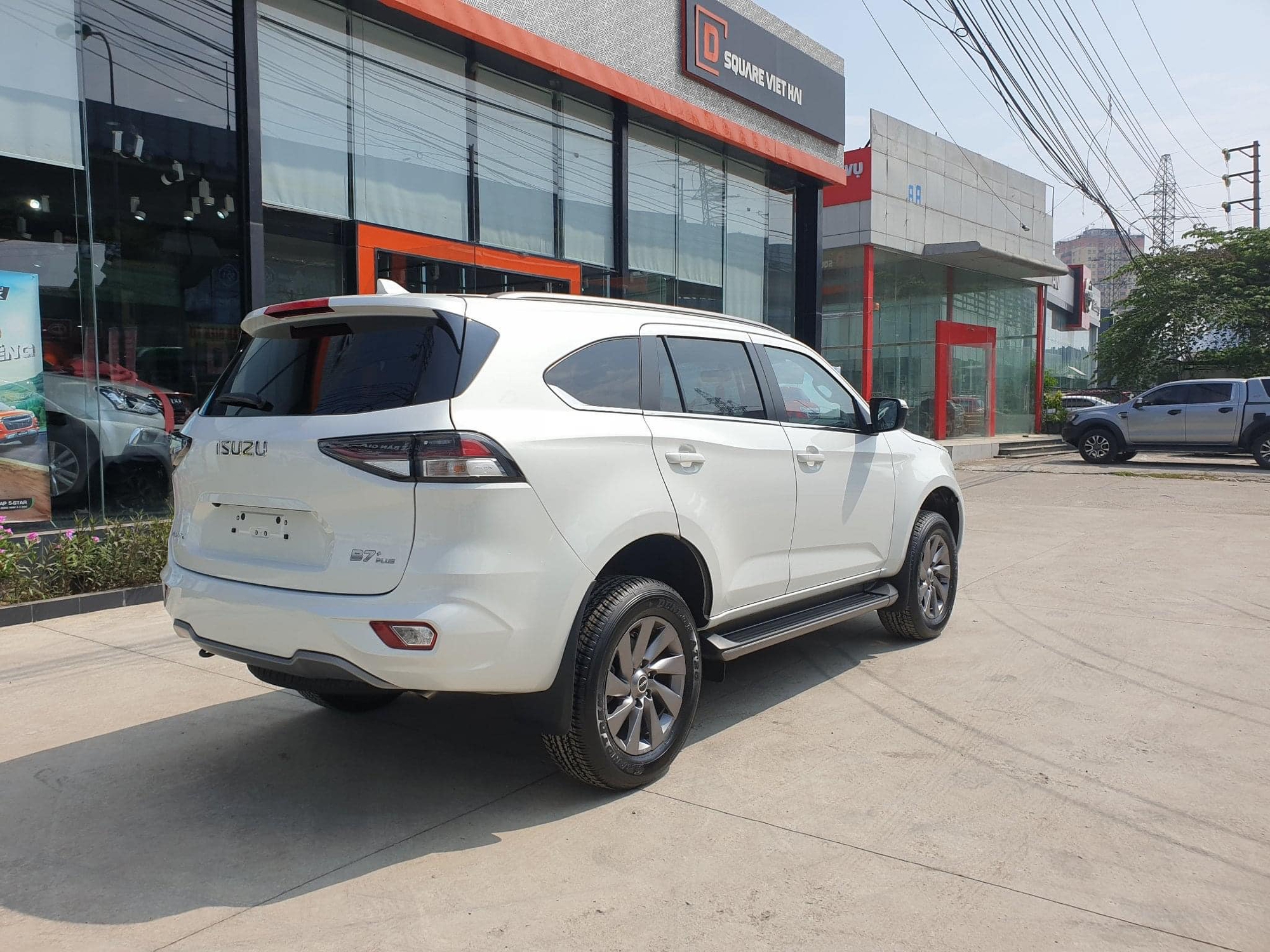 Đại lý xả Isuzu mu-X bản thấp giảm gần 150 triệu: Rẻ hơn hẳn Fortuner và Everest, đáng cân nhắc nếu thích thực dụng - Ảnh 4.