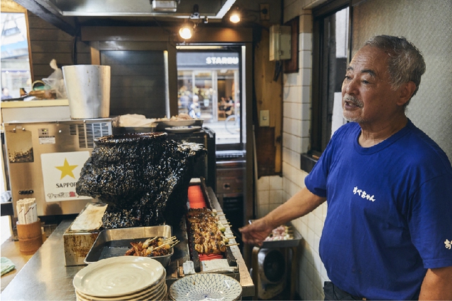 Nhà hàng Nhật nức danh với vại nước sốt 60 năm không cọ rửa, sốt tràn đóng đen thành tảng khách vẫn xếp hàng dài - Ảnh 5.