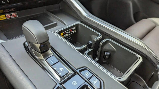 Lexus TX có trang bị cho người sợ ăn uống làm bẩn xe, tháo ra vệ sinh trong ‘nốt nhạc’ - Ảnh 1.
