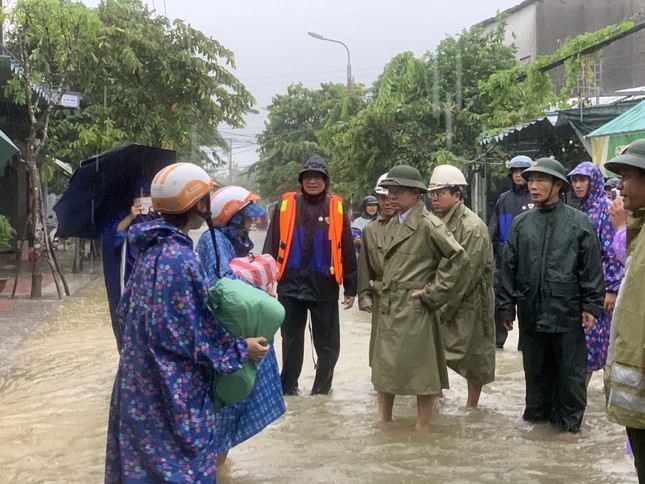 Bí thư Đà Nẵng: Sẵn sàng cho khả năng ngập lụt có thể kéo dài nhiều ngày - Ảnh 8.