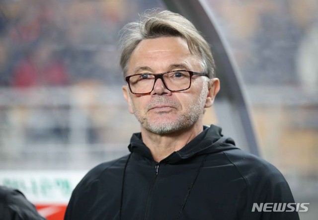 HLV Troussier: Tuyển Việt Nam đáng ra có thể ghi 2-3 bàn thắng vào lưới Hàn Quốc - Ảnh 2.