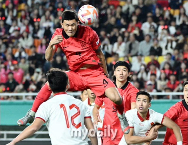 Không phải Son Heung-min, cầu thủ đắt giá nhất châu Á được bầu là người chơi hay nhất trận Hàn Quốc - Việt Nam  - Ảnh 1.