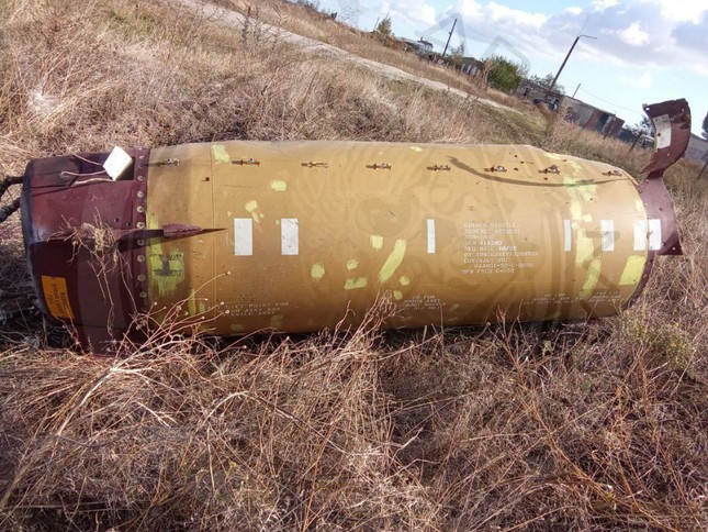 Xuất hiện mảnh vỡ tên lửa tầm xa ATACMS ở khu vực Berdyansk - Ảnh 1.