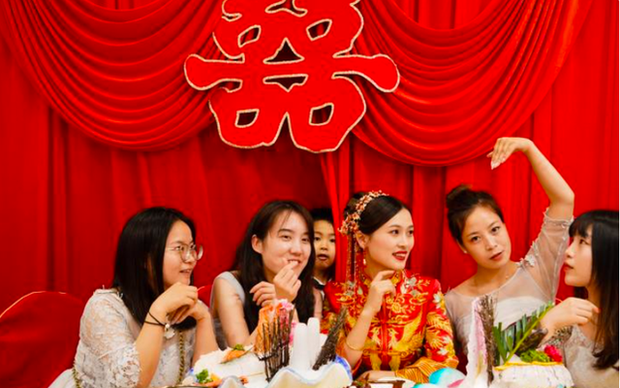 1 nghề mới nở rộ ở Trung Quốc, thu hút nhiều nữ giới tham gia: Mỗi lần kiếm tiền triệu, vào mùa chạy cả tháng - Ảnh 2.