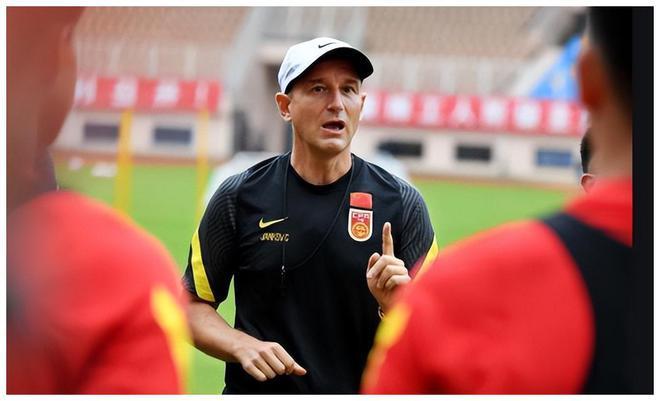 Thực hư việc HLV Trung Quốc bị sa thải trước thềm trận đấu gặp tuyển Việt Nam - Ảnh 1.