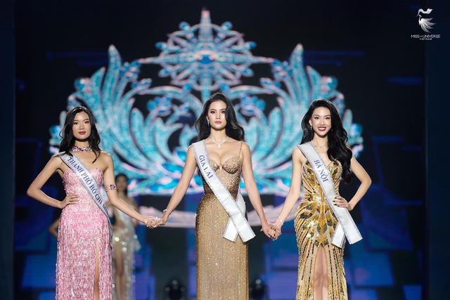 Bị chê bai cách dẫn kém duyên tại Miss Universe Vietnam 2023, nam MC lên tiếng xin lỗi - Ảnh 4.