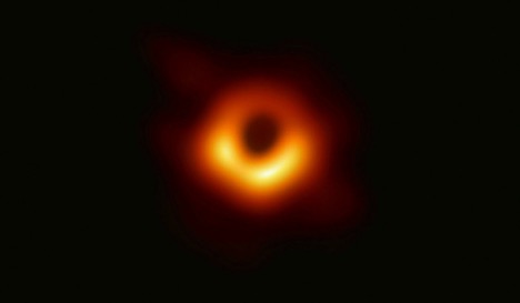 Giới khoa học tuyên bố hố đen có thể quay - Ảnh 3.