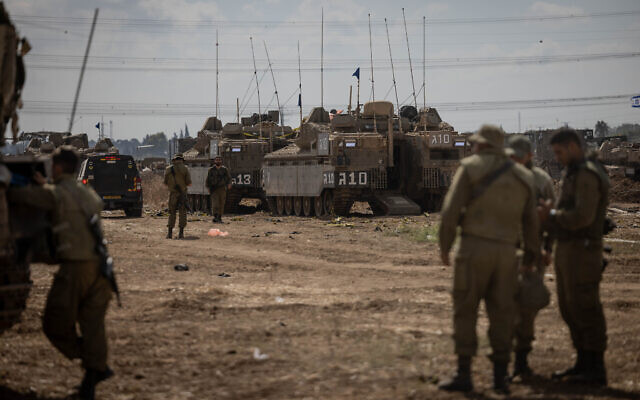 Ngay trước giờ G, loạt quan chức cấp cao Israel liên tục xuất hiện ở Dải Gaza, binh sĩ đã lên dây cót sẵn sàng - Ảnh 1.