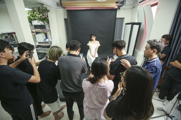 Suýt bị chia tay vì chụp ảnh người yêu quá xấu, nhiều bạn trẻ ở Hà Nội chi tiền triệu đi học chụp hình bằng điện thoại - Ảnh 6.