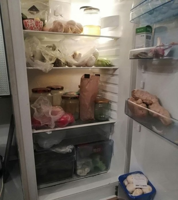 Bé gái 2 tuổi tử vong vì quá đói, khám xét nhà ở của gia đình phát hiện sự thật giật mình trong tủ lạnh - Ảnh 2.