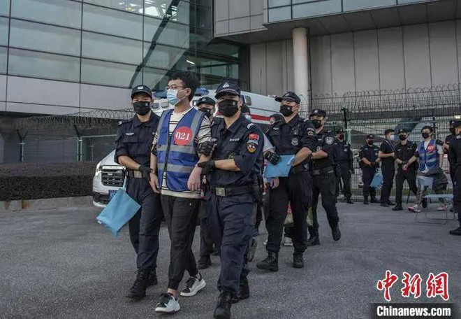 Nước Đông Nam Á âm thầm bàn giao hơn 400 nghi phạm cho Trung Quốc, họ bị cáo buộc tội gì? - Ảnh 1.