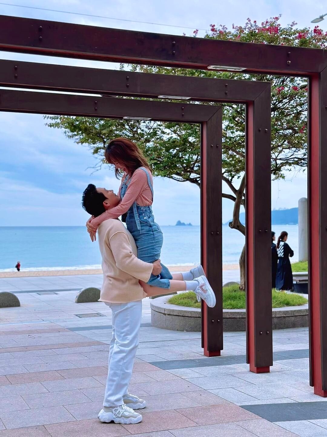 Sao Việt 21/10: Mr. Đàm hãnh diện khoe con trai giống mình như đúc - Ảnh 1.