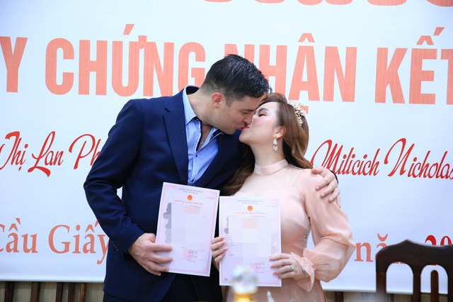 Nữ diễn viên lùn nhất Việt Nam nhưng cưới chồng Tây cao 2m: 8 năm không sinh con vẫn hạnh phúc - Ảnh 5.