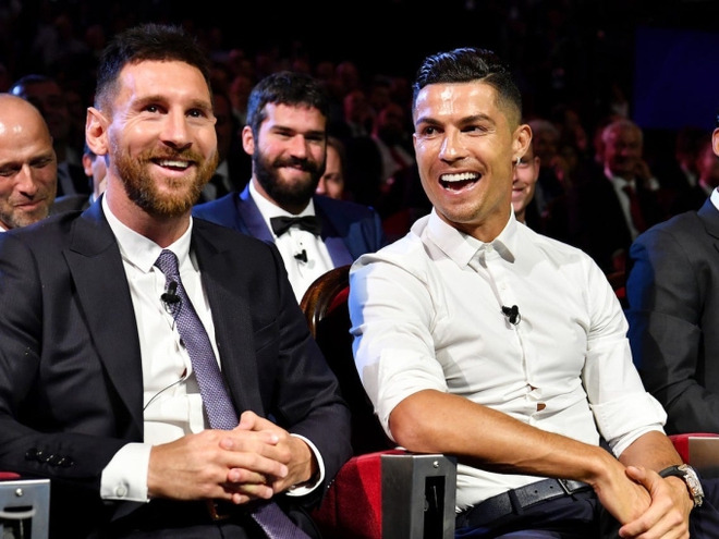 Sau khi Messi giành Quả bóng vàng, Ronaldo từng đăng đàn chỉ trích thành viên của ban tổ chức dối trá  - Ảnh 1.