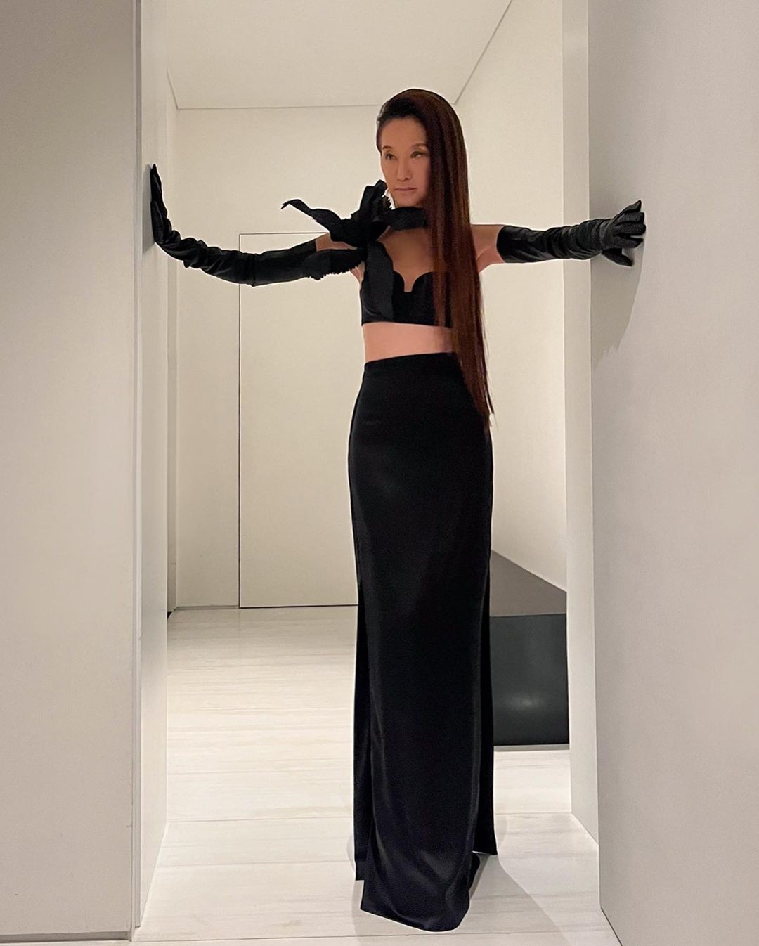 Sốc với khuôn mặt biến dạng và thân hình gầy gò của ‘nữ hoàng váy cưới’ Vera Wang - Ảnh 4.