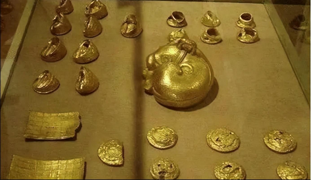 Lão nông đào đất phát hiện 40kg vàng, chuyên gia giật mình hoảng hốt vì báu vật quý giá hơn bị ‘bỏ xó’ trong bếp - Ảnh 1.
