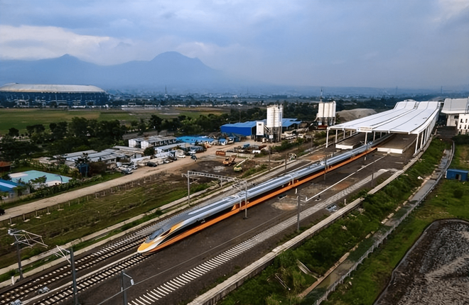 Ta làm đường sắt cho họ, nhưng giờ lại bị gạt ra - Người Trung Quốc cố tìm câu trả lời - Ảnh 3.