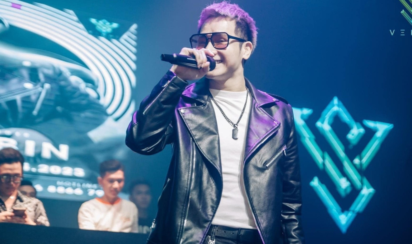 Chu Bin lỡ miệng nói “anh đang đau bụng quá” trên livestream của bạn gái ngay sau sự cố nhạy cảm - Ảnh 2.