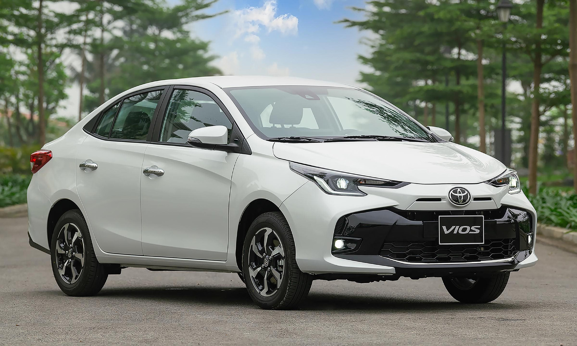 Toyota Vios bất ngờ giảm mạnh hơn 70 triệu đồng - Ảnh 1.