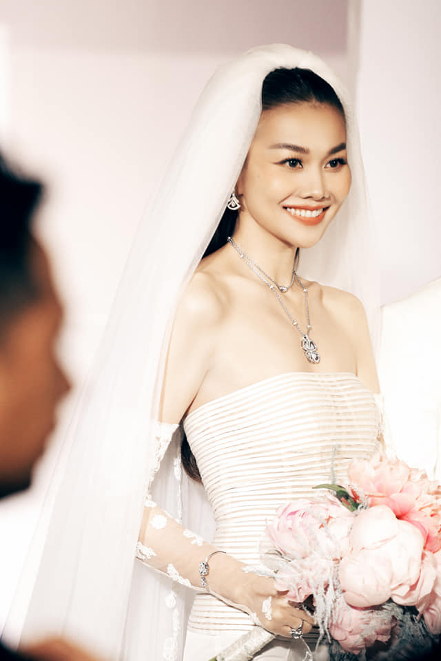 Chi tiết kỳ lạ trong lễ cưới Thanh Hằng: Cặp đôi không thực hiện 2 nghi thức, nghe chia sẻ cô dâu là rõ lý do - Ảnh 3.
