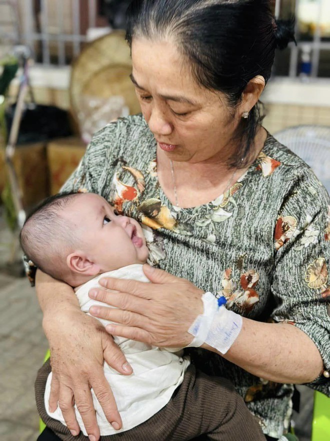 Lê Dương Bảo Lâm chia sẻ lý do chưa về kịp lo hậu sự mẹ vợ, nghẹn ngào nhắn nhủ đến bà xã - Ảnh 2.