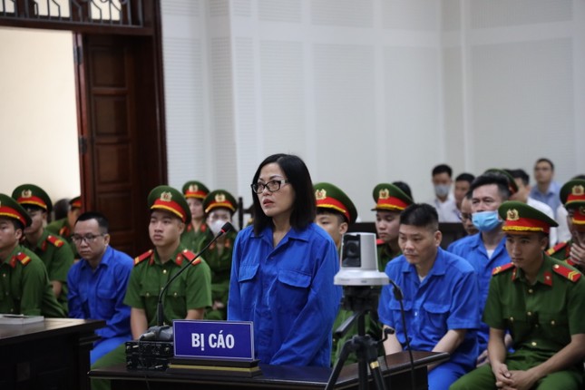 Anh trai bà Nguyễn Thị Thanh Nhàn khai chỉ biết ký, đã thấy sai và rất hối hận - Ảnh 2.