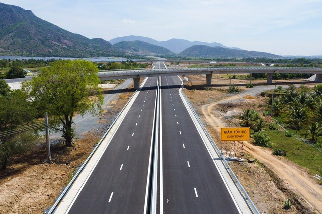 Tuyến đường cao tốc dài 49km, trị giá 7.600 tỷ tiên phong làm điều chưa từng có ở Việt Nam - Ảnh 2.