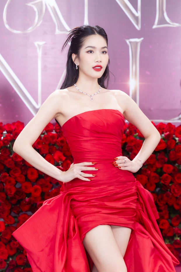 Thảm đỏ Chung kết Miss Grand International: Thùy Tiên chiếm spotlight, mỹ nhân Việt đọ sắc cùng dàn hậu quốc tế - Ảnh 3.