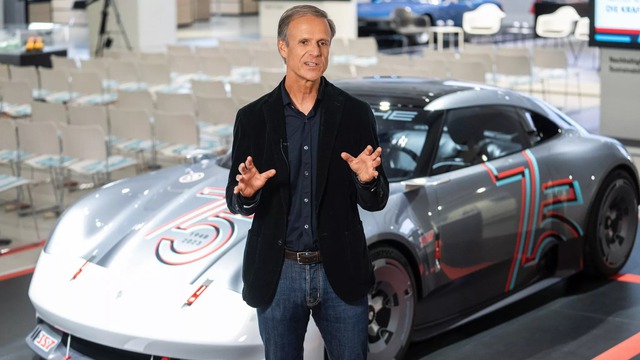 Sếp Porsche thừa nhận xe Đức thiếu đổi mới, cần thay đổi để bắt kịp các hãng xe Trung Quốc - Ảnh 1.